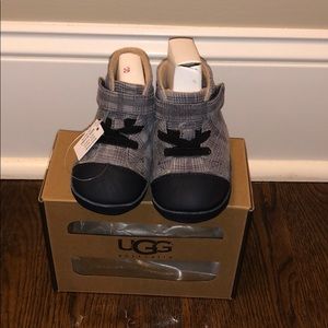 UGG Infant Roldan Sz 2/3 (Small) in Navy & Gray
